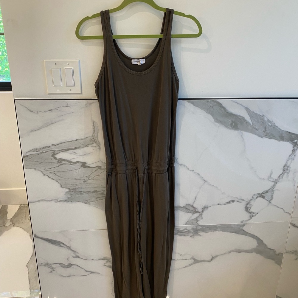 Michael stars cropped pant jumpsuit in olive green. Size small